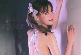 星黛鹿鹿i的办公室：只要一张美图，我就不是个女警！