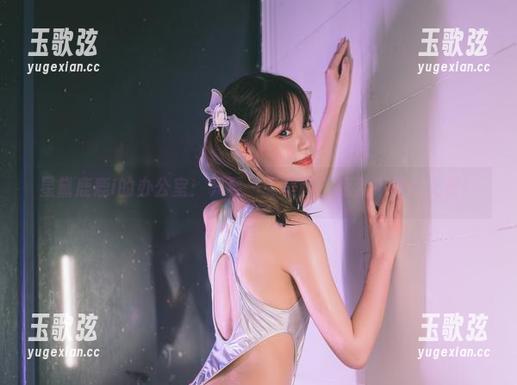 星黛鹿鹿i 星黛鹿鹿i的办公室:只要一张美图,我就不是个女警!
