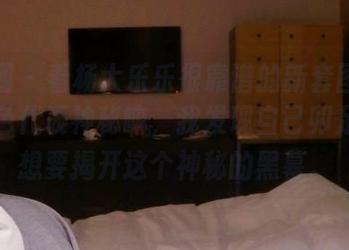 微密圈 – 看杨大乐乐很靠谱的新套图更新，黑色代表神秘嘛，我发现自己卯足了劲想要揭开这个神秘的黑幕。