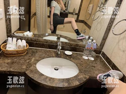 桃脱了 微密圈 - 行走的福利!桃脱了的图包里藏着“滑不溜手”的裸足