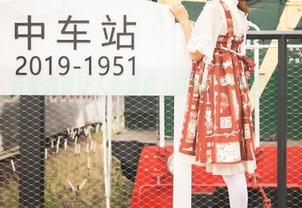 梦丝女神 – 香萱偏要让人心痒痒，这套JK图下载时请务必轻声！