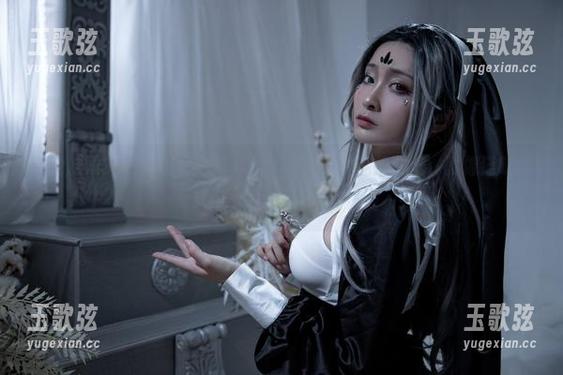 吉他妹妹3.0大集合：洛璃LoLiSAMA的私拍时光，就像猫咪翻身，意外又可爱。