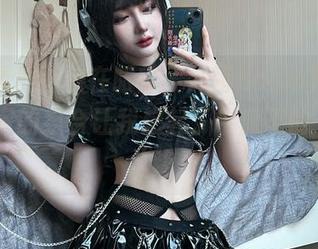 把高清美图放在眼前，炸蛋Boom和YouMi尤蜜的组合让我想起了牛魔王的“神技”！