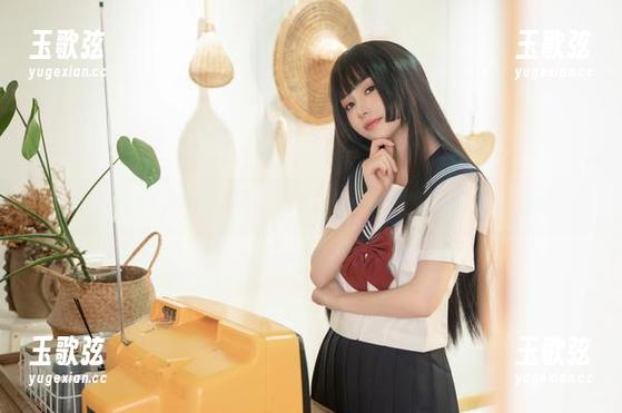 爆机少女喵小吉的校园风：网盘里只有她的校服写真，别走错！