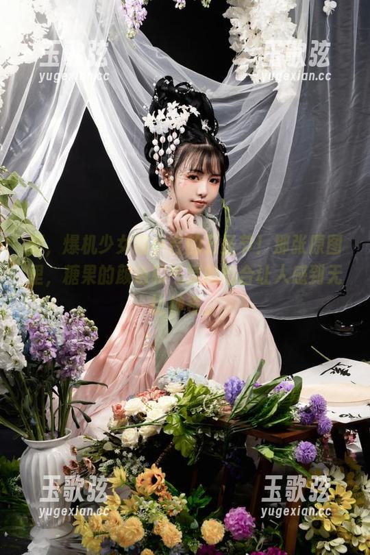啊，爆机少女喵小吉的万圣节！那张原图里，糖果的颜色和气氛的结合让人感到无比神奇。
