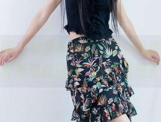 物恋传媒 – 菜菜与她的白丝，高清图册，难道真有如此曲线？还是我想多了？