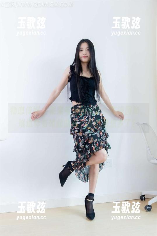 物恋传媒-菜菜 物恋传媒 - 菜菜与她的白丝,高清图册,难道真有如此曲线?还是我想多了?