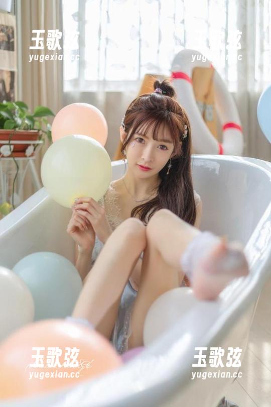 王羽杉的白色吊带：最新写真集，别说我没告诉你哟！