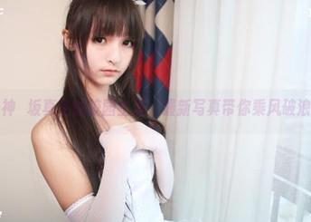 神楽坂真冬的校园生活，最新写真带你乘风破浪