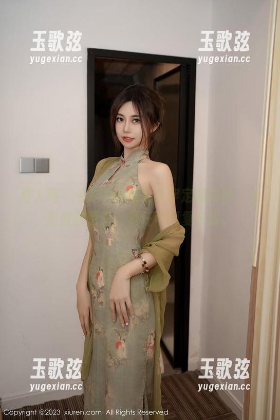 秀人网 - 看Elise谭晓彤穿定制婚纱，心里默默想着，责任可真复杂呢。