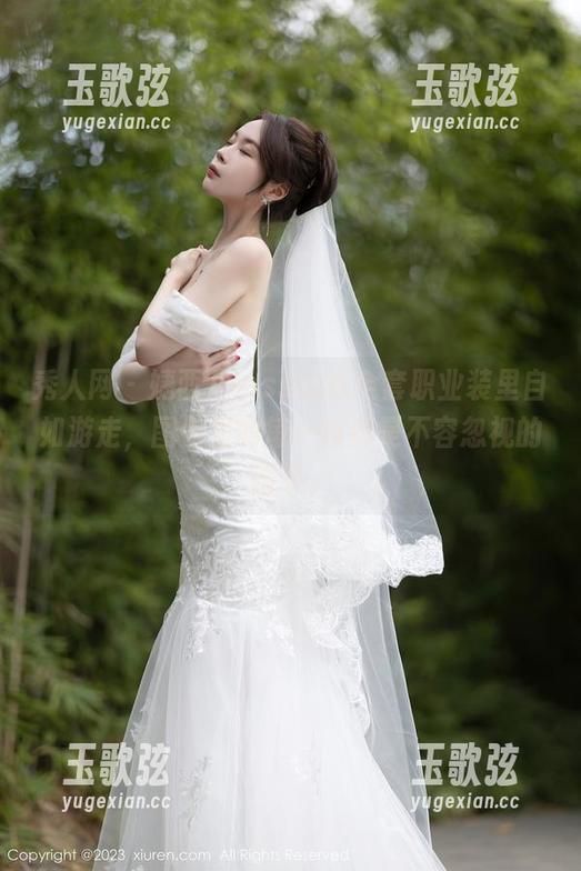 秀人网-婕西儿jessie 秀人网 - 婕西儿jessie在全套职业装里自如游走,图包里的每一帧都是不容忽视的细节。