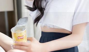 秀人网 – 极简风？不，我只想看欧阳若依又美又懒的裸足照