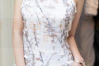 秀人网 – 透过无圣光，看白兔西希的和服样子