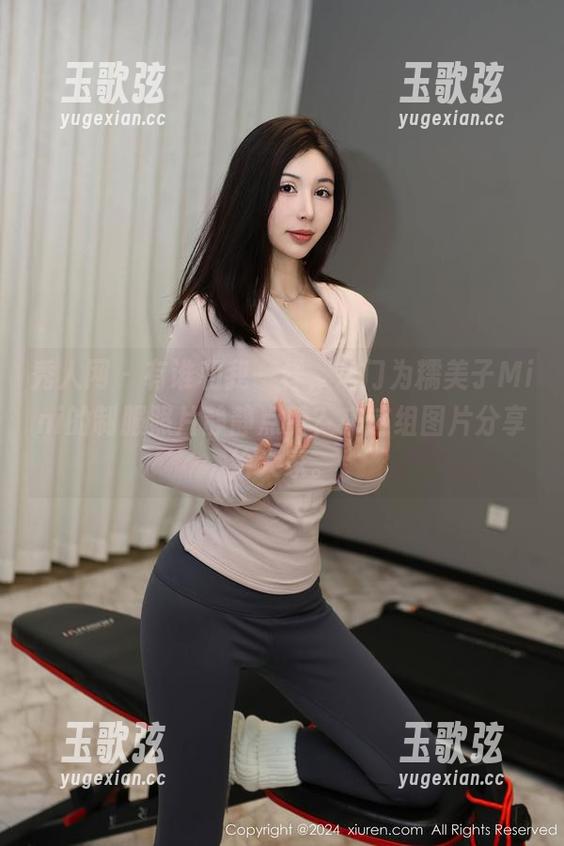 秀人网 - 有谁和我一样，专门为糯美子Mini的制服照片静静点赞？来这组图片分享给大家。