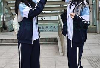 秀人网 – 短裤写真，袁圆今天又在挑战边界了。