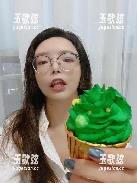 原图是否欠奉？透明作品却满满得像一面镜子，秋和柯基瞧瞧多有意思！