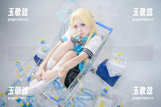 当纸悦Etsu_ko遇上礼服：这是一场不可思议的写真集分享！