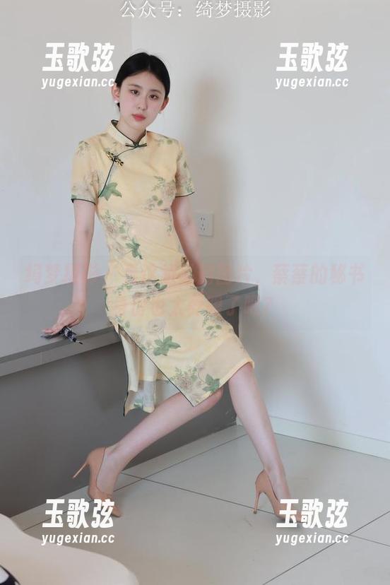 绮梦摄影 - 看这组私房图片，蔡蔡的秘书身份也太养眼了吧？