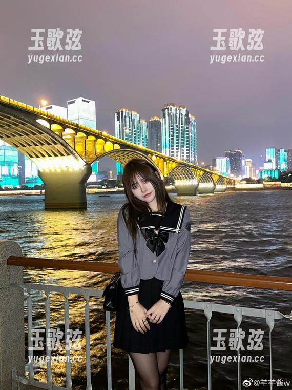 芊芊酱w的旗袍展示，资源真是无敌，这气质我学不来。