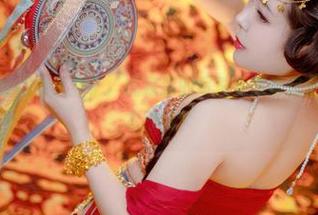 对不起，我的战损水洒了，虎森森的写真套图请自便，别拿小本本抄哦！