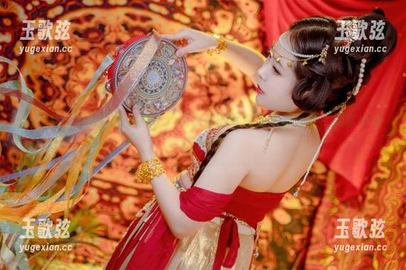 对不起，我的战损水洒了，虎森森的写真套图请自便，别拿小本本抄哦！