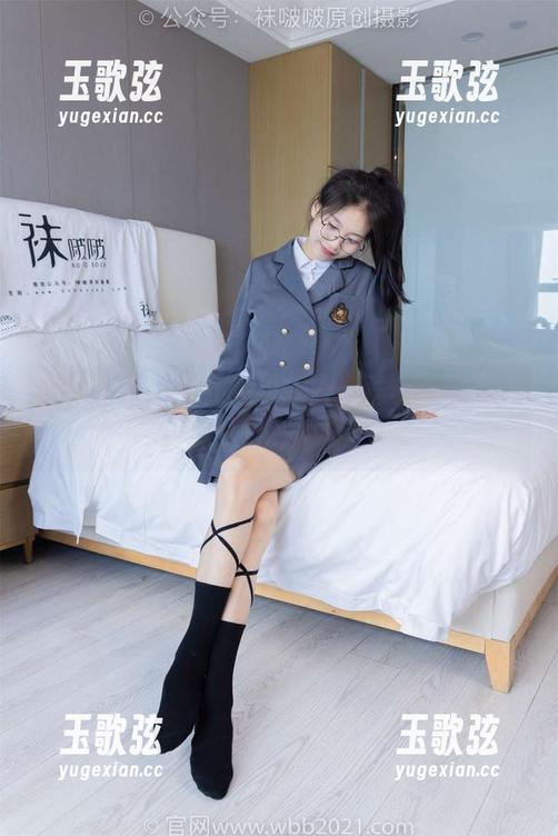 袜啵啵 - 小甜豆的白丝大腿袜套图，纯粹是为大腿的优越感点赞啊！