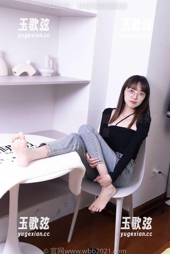 袜啵啵 - 转角遇见美丽小甜豆，贝壳头板鞋的滑稽合集