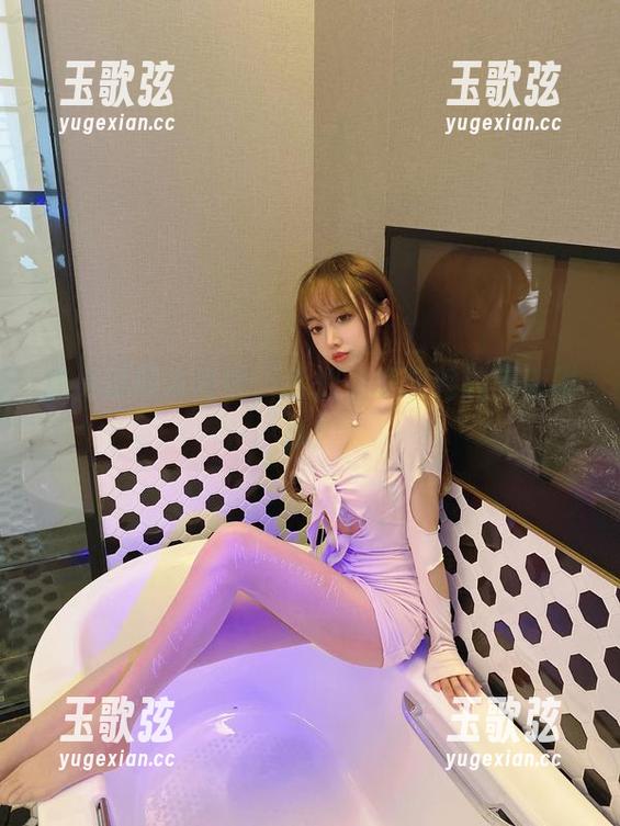 遇见过期米线线，私拍中发现她的天使附体？