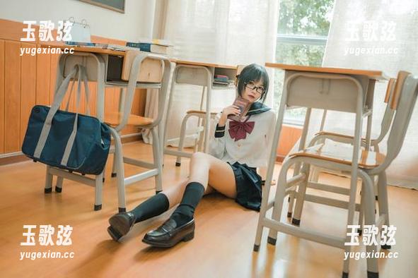 逐月Su 黑色写真?逐月Su说,没意思,得加点戏!
