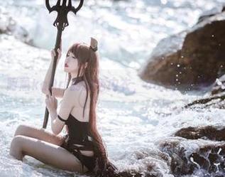 特别精选：阿薰kaOri的白色内衣，cos的优雅和活力两相融