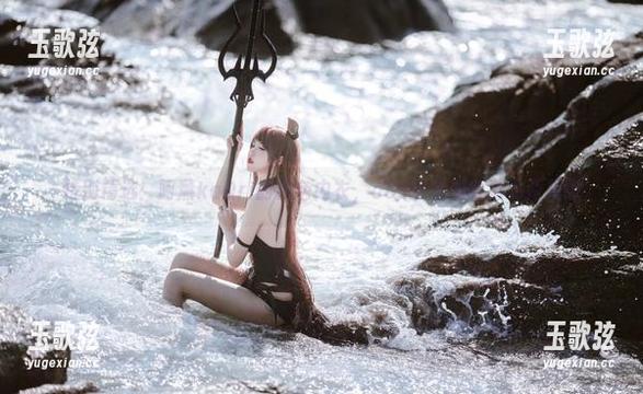 特别精选：阿薰kaOri的白色内衣，cos的优雅和活力两相融