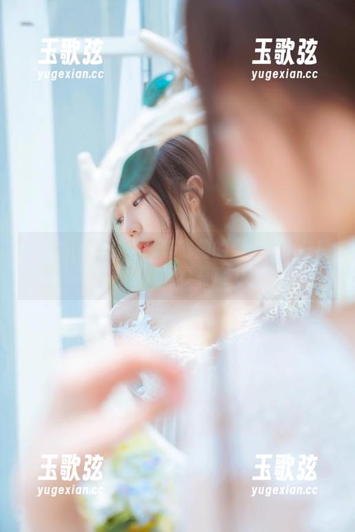 打破次元壁！香草喵露露的无圣光牛仔裤写真，难道真有魔力？