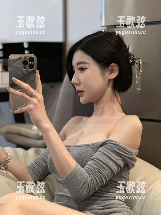 微密圈 - 注意！黎允熙婚纱在线暴击你的审美，只能用“真香”来形容了。